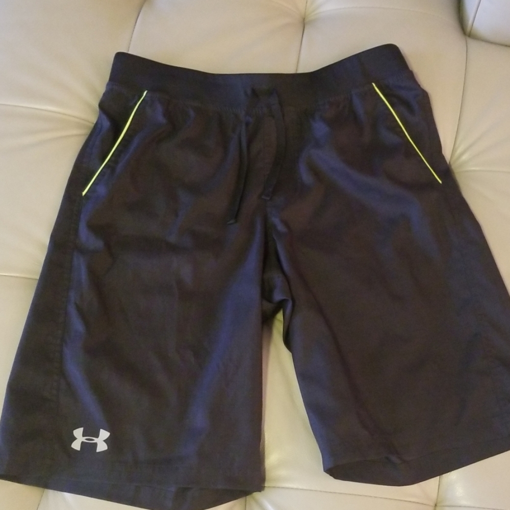 Under Armour boy's shorts. Sz XL.